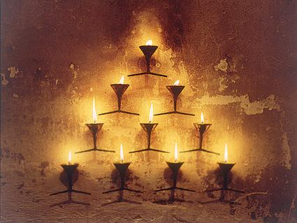 Павло Маков. Фонтан виснаження. 1996. Інсталяція, матеріали різні.