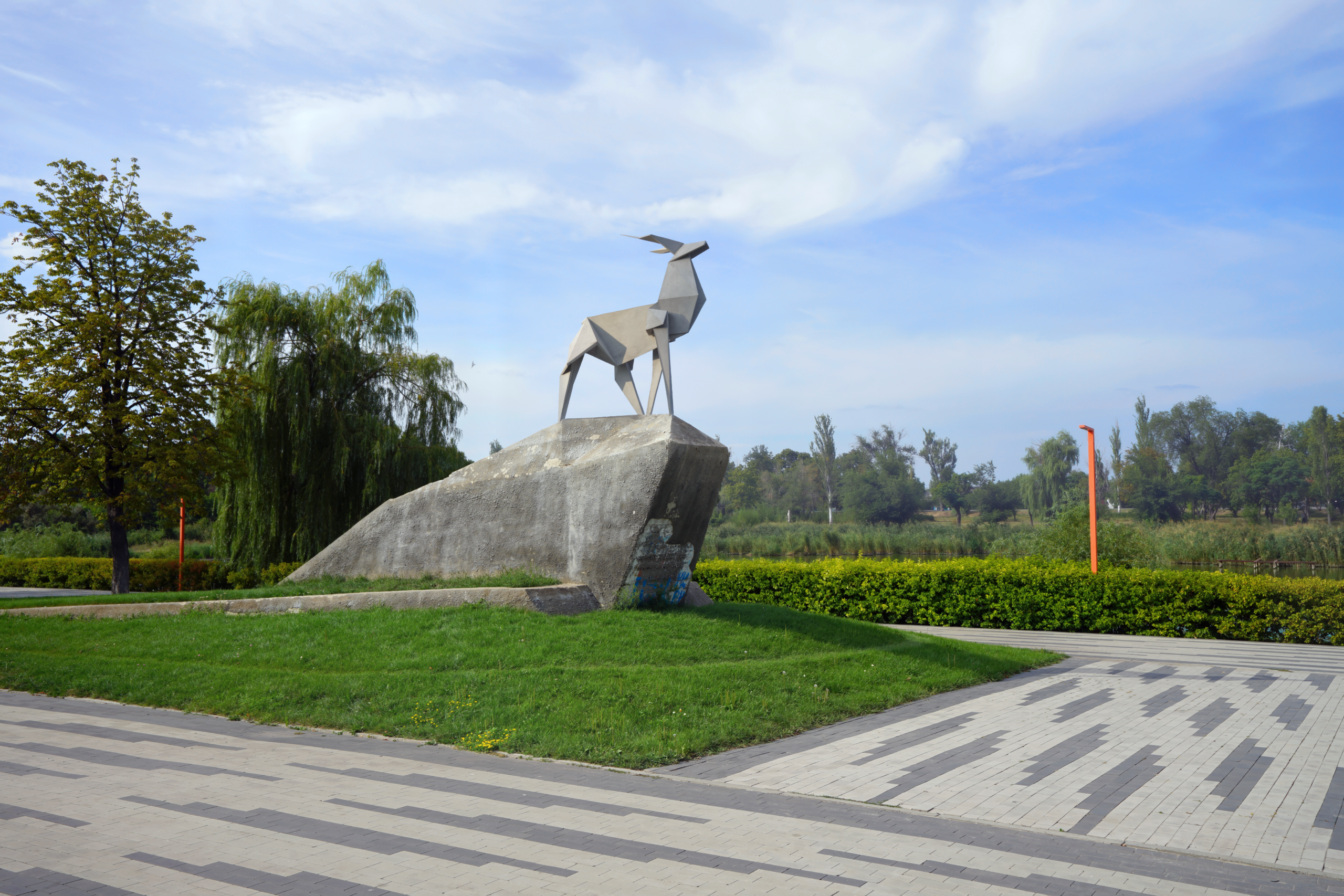Zhanna Kadyrova. The Origami Deer. 2019. Public commission sculpture